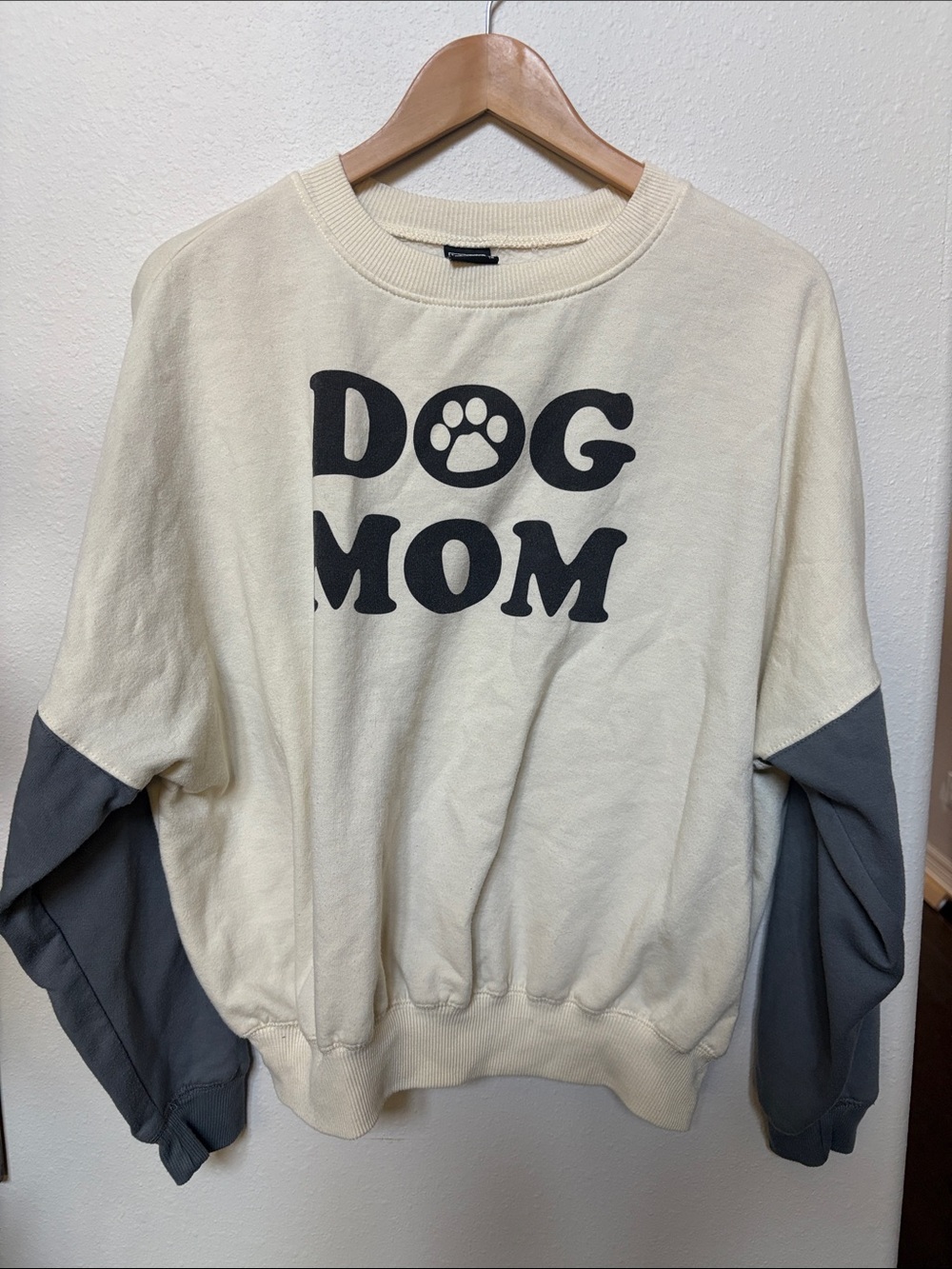 Modern Lux Cream Sweatshirt with Gray Sleeves - DOG MOM Graphic